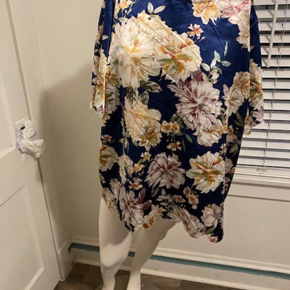 Hailey & Co Blue Floral top, size L
